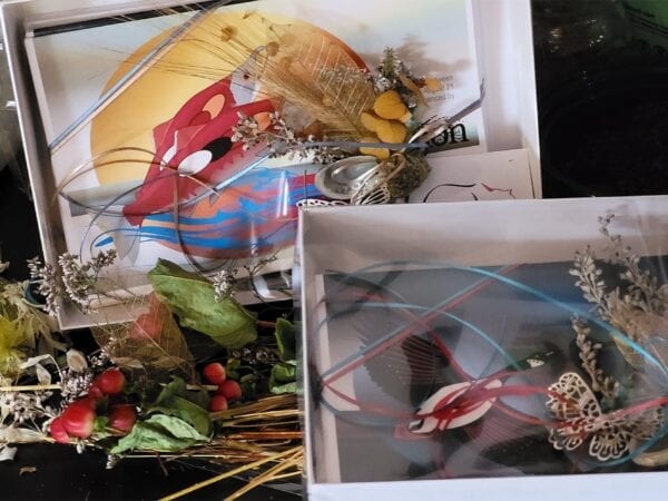 The card bundle is beautifully wrapped with dried flowers and silk ribbon to make a perfect gift for anyone.